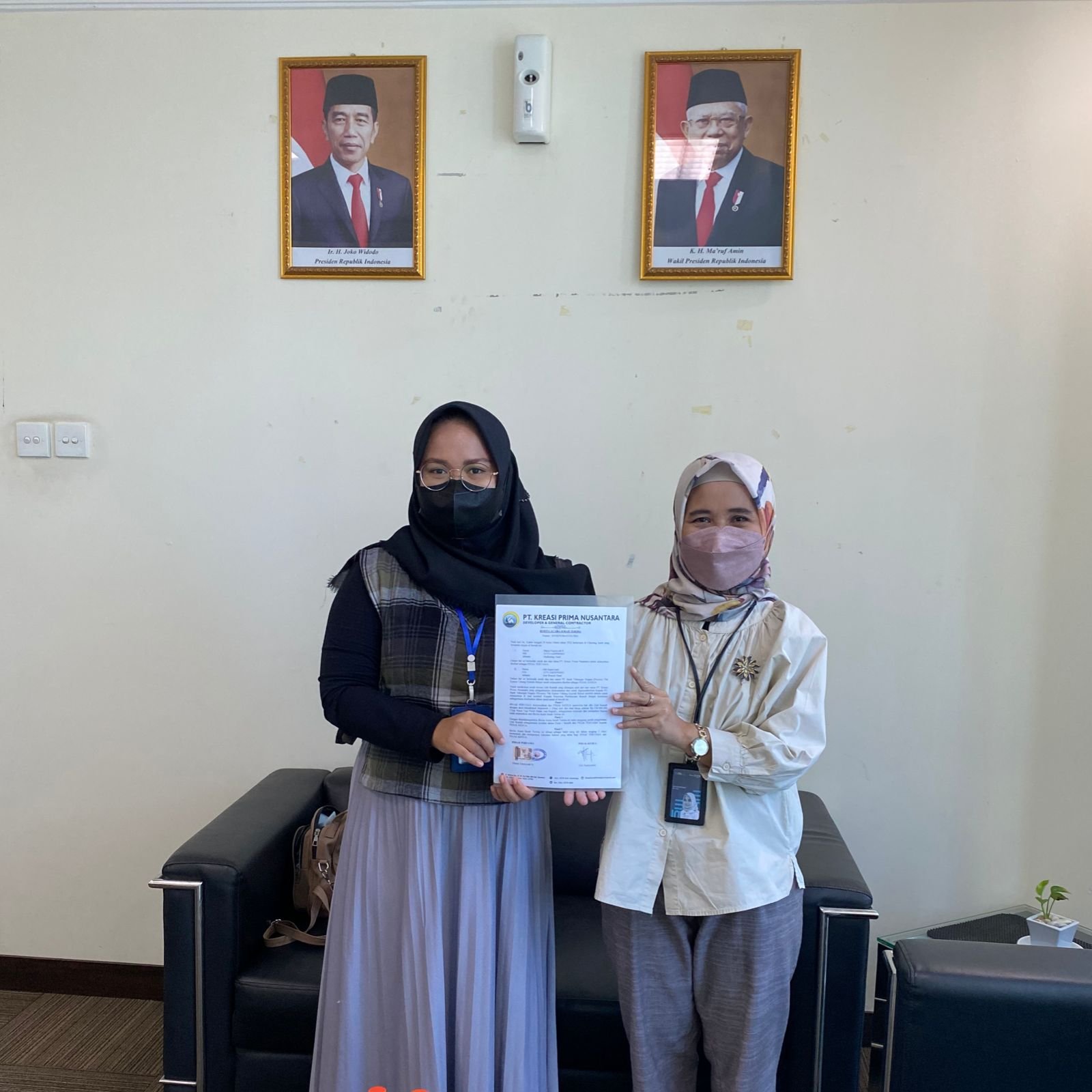 Acara Akad ini dihadiri Sub Branch Head, kantor cabang pembantu Syariah Cikarang Siti Suparyanti, Hanie Fauziyyah  GM Marketing Kreasi Prima Land, berserta 4 konsumen.  Akad ini dilakukan secara murabahah.