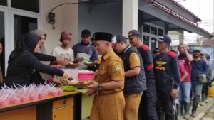 acara makan bersama dengan tukang gulai sapi dan sate kambing