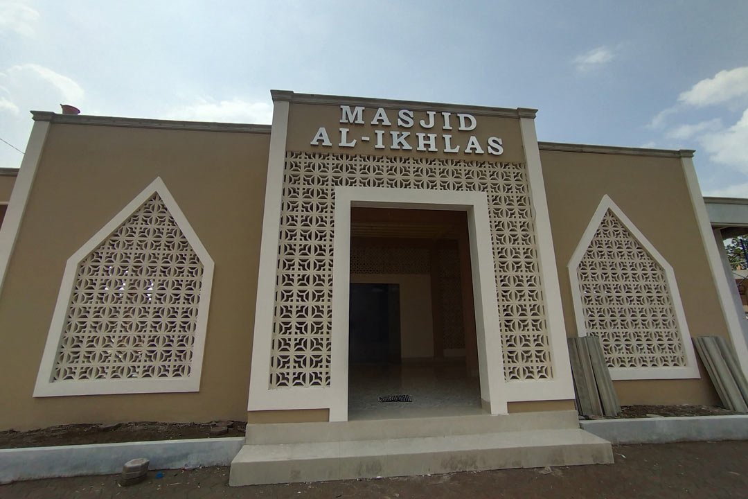 8.-Dibangun-Sarana-Ibadah-Masjid-dan-Pendidikan