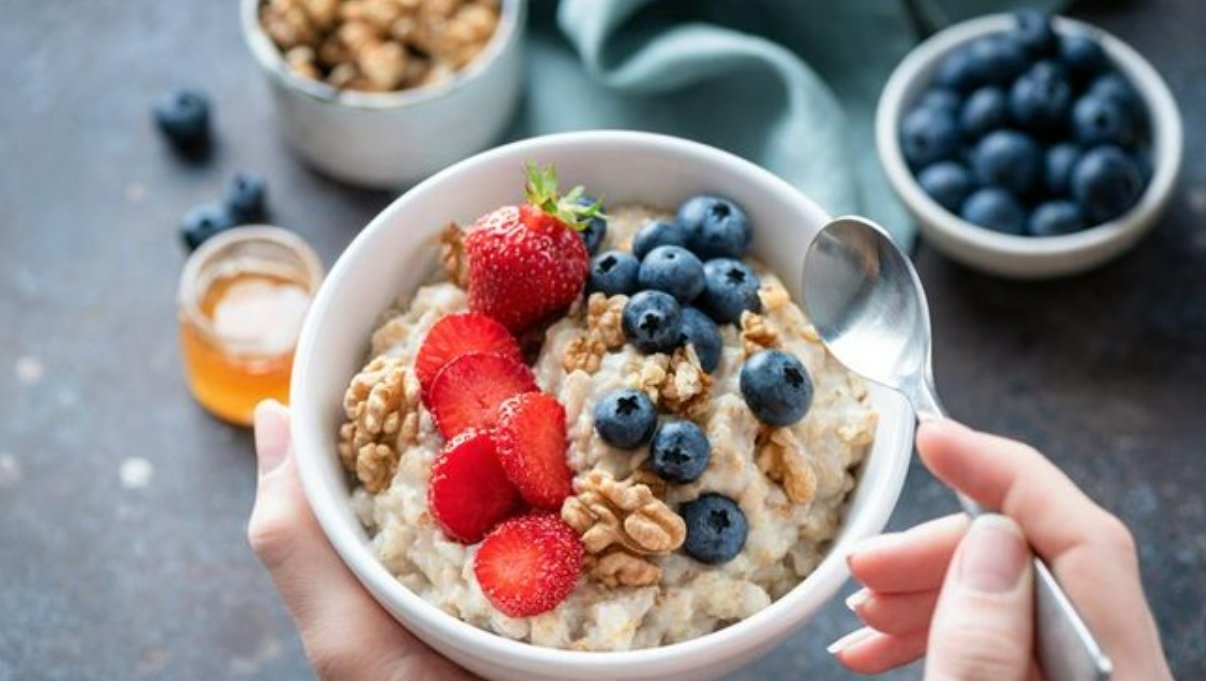 Oatmeal dengan Buah dan Madu