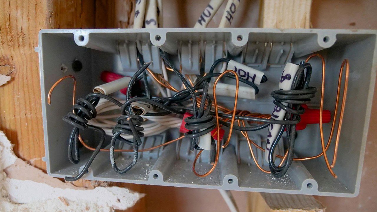 Berapa Daya Listrik Rumah yang Pas untuk Pengisian Daya Mobil Listrik