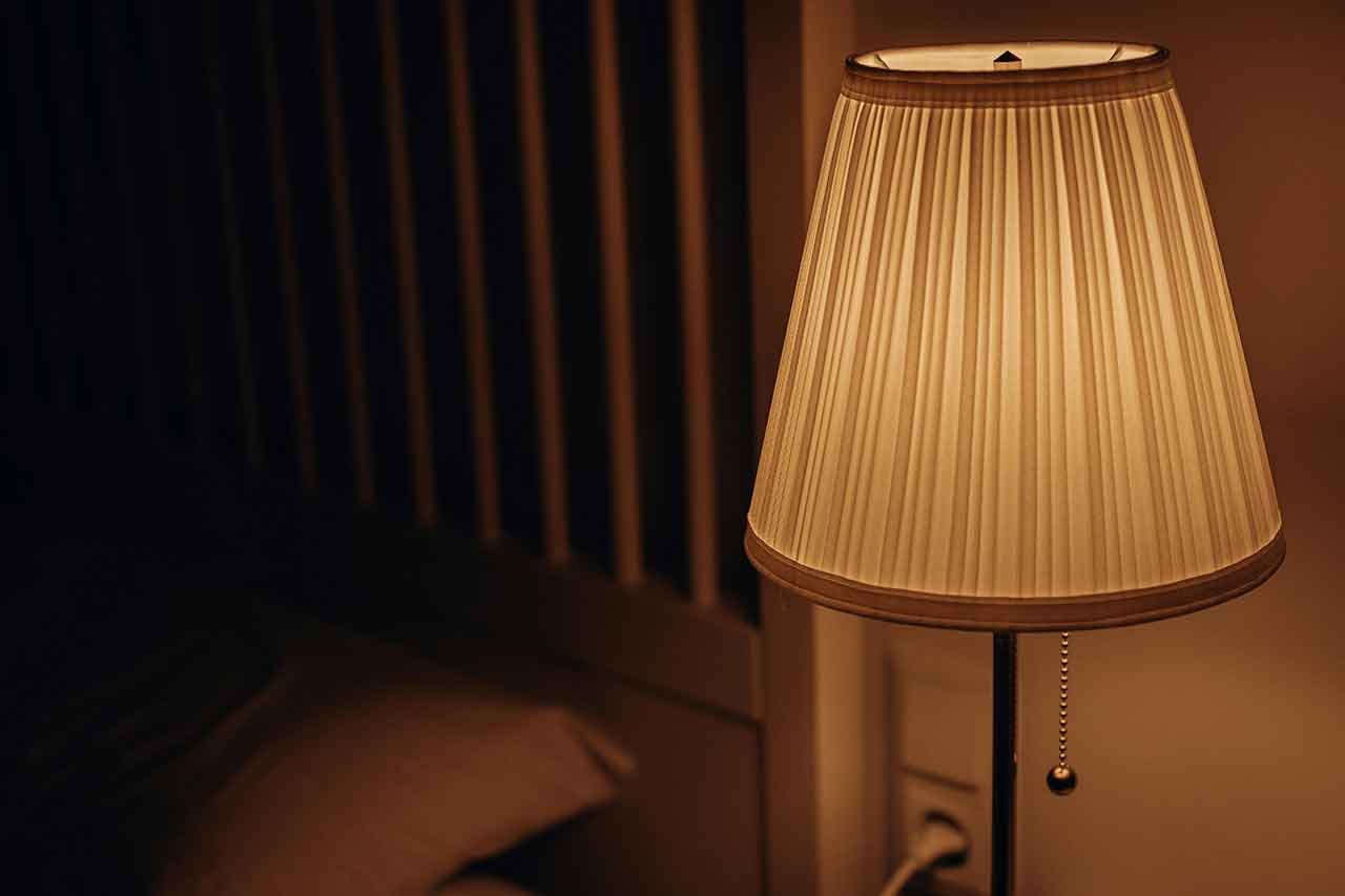 Jenis Lampu Tidur Pilihan Terbaik untuk Suasana Kamar yang Nyaman dan Estetik