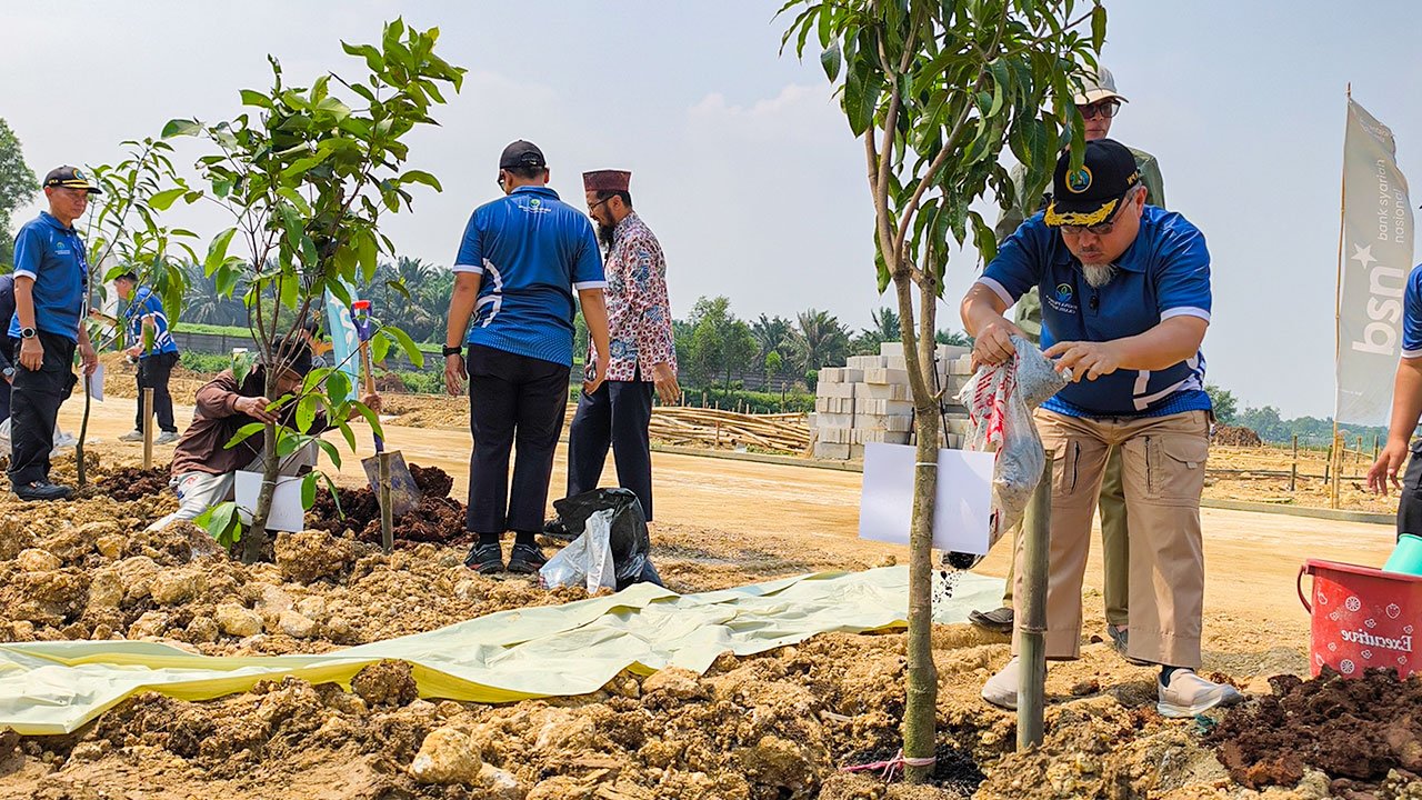 Kreasi Prima Land Lanjutkan Gerakan Penanaman 1 Juta Pohon Berbuah di Pesona Prima 9 Cikahuripan
